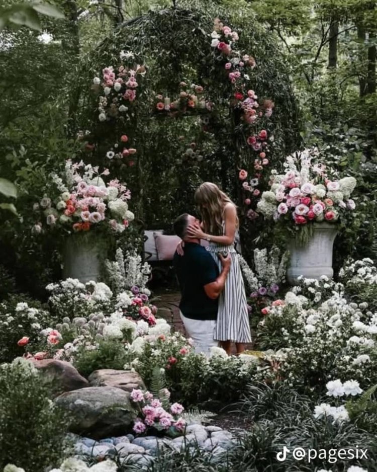Taylor Swift and Travis Kelce are officially engaged! ????